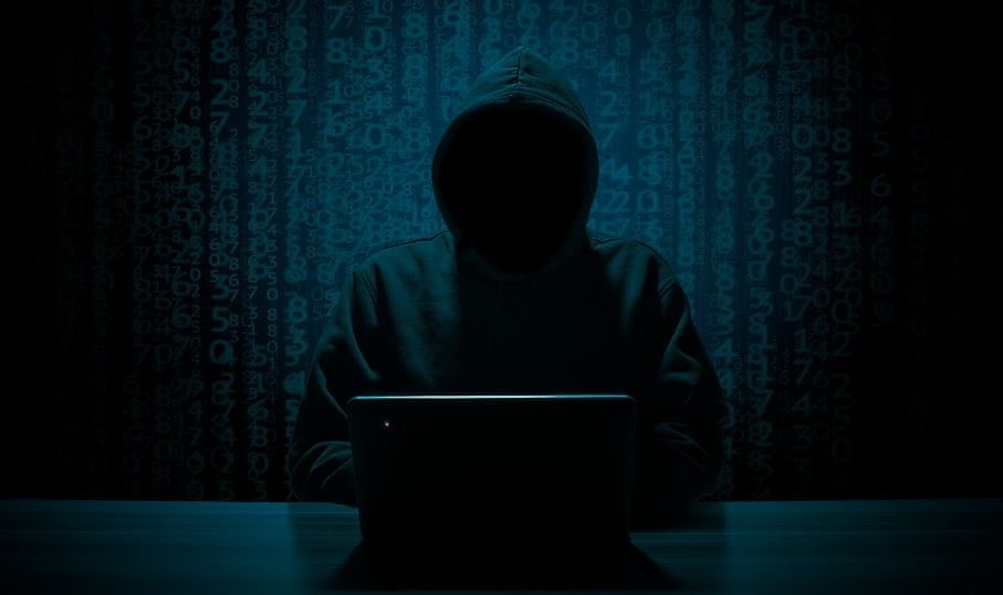 Hacker que realiza ataques de phishing